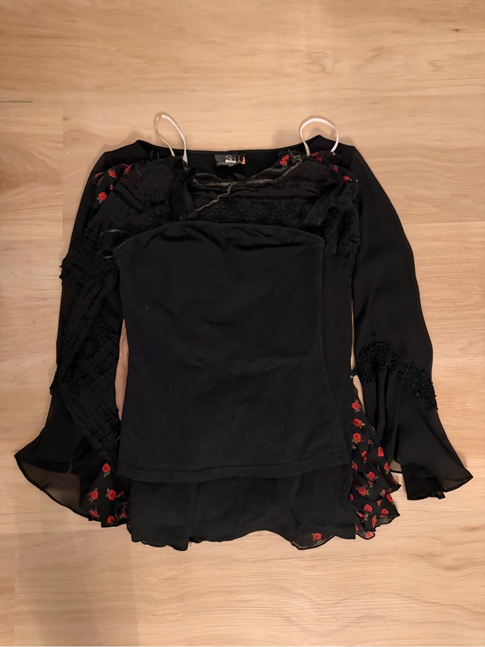 Tops Bundle - Picture 4 of 9